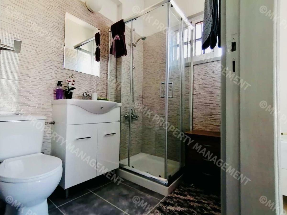 Lysia Sea-View Apartment Larnaca Esterno foto