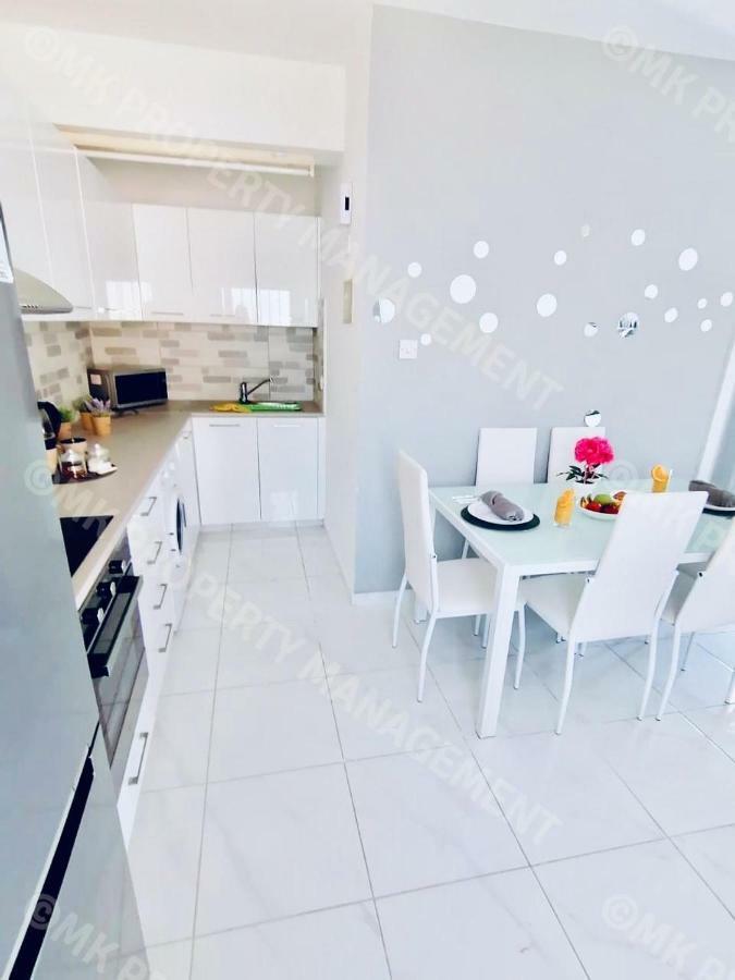 Lysia Sea-View Apartment Larnaca Esterno foto