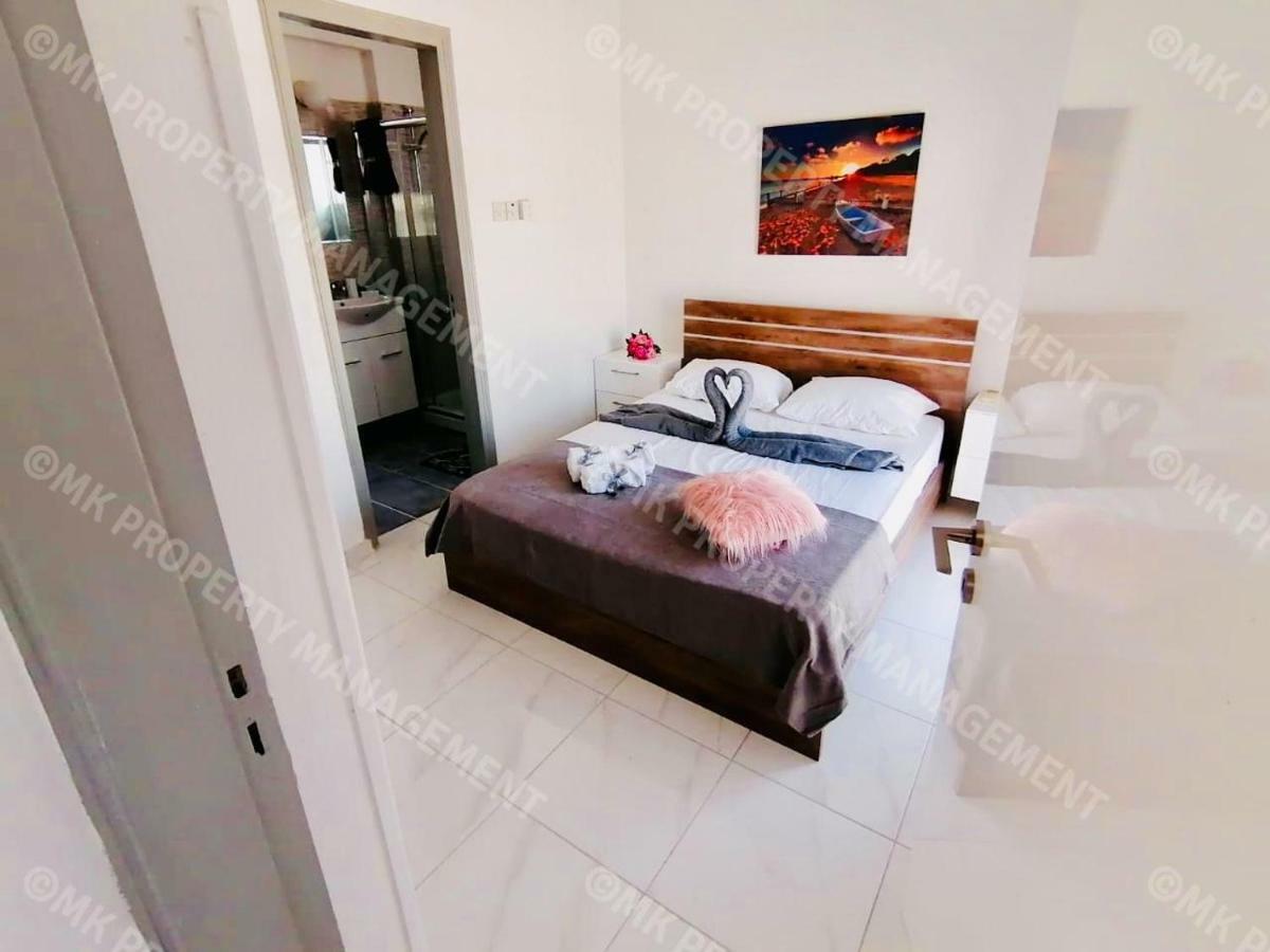 Lysia Sea-View Apartment Larnaca Esterno foto