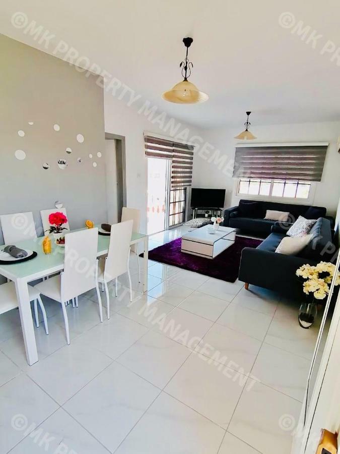 Lysia Sea-View Apartment Larnaca Esterno foto